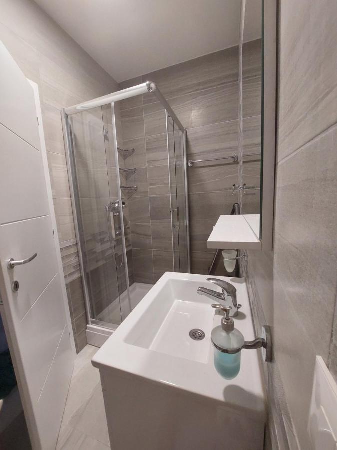 Rines Apartment โอครีด ภายนอก รูปภาพ